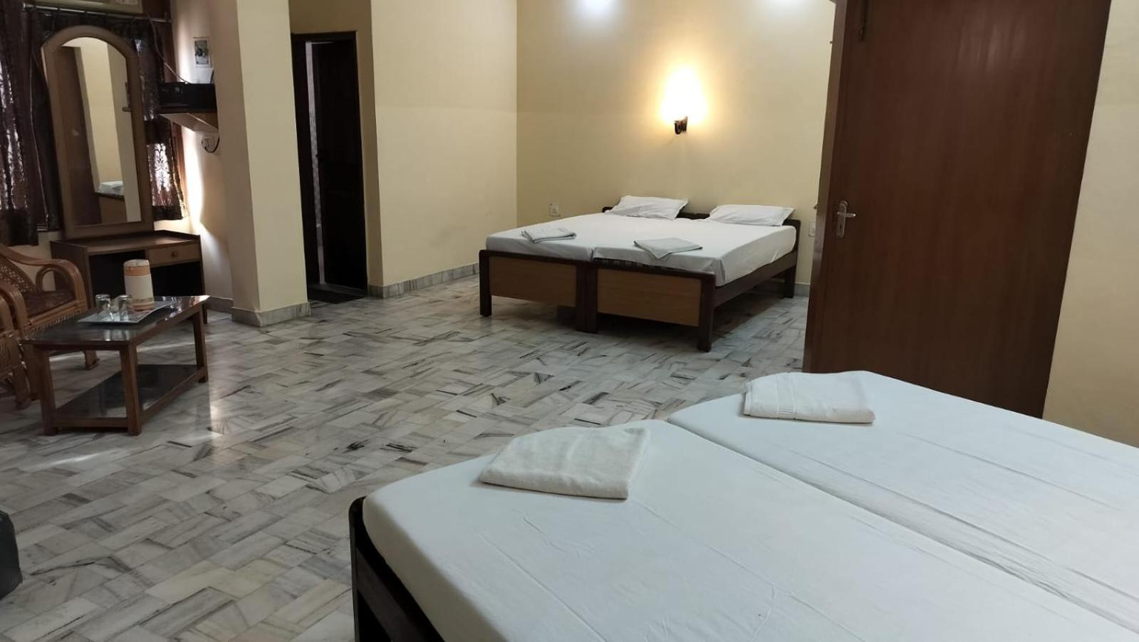 Sarnath Motel And Resort Varanasi Exteriör bild